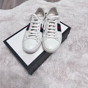Authentic Gucci sneakers sz 37